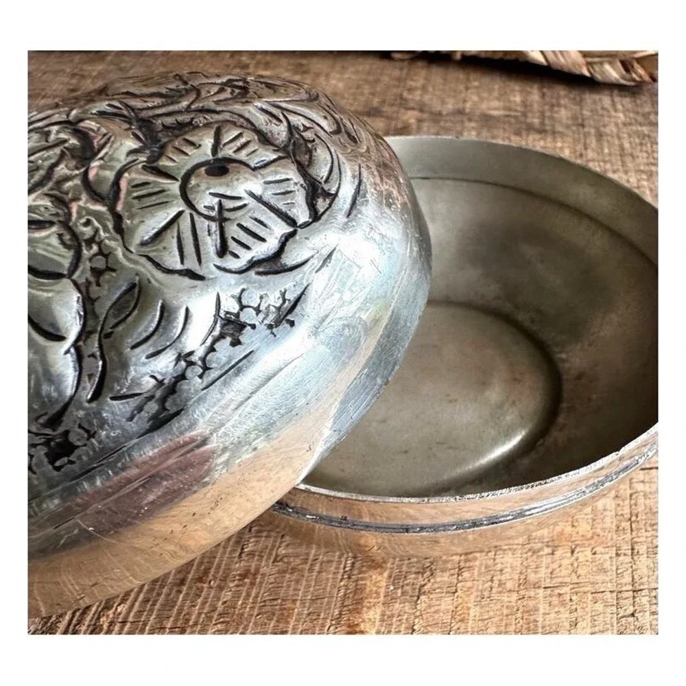 Vintage EPNS Round Silver-Tone Floral Trinket Box Victorian Revival
